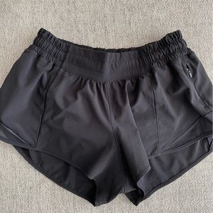 EUC Lululemon Hotty Hot Short 2.5” Size 4